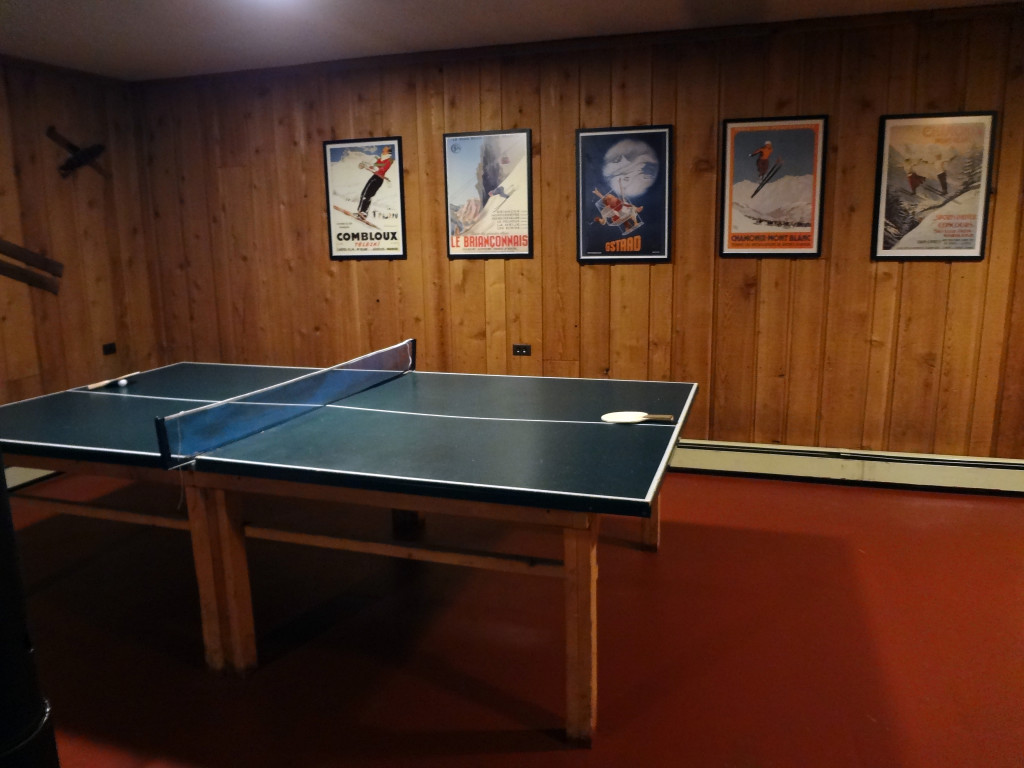Ping-pong table