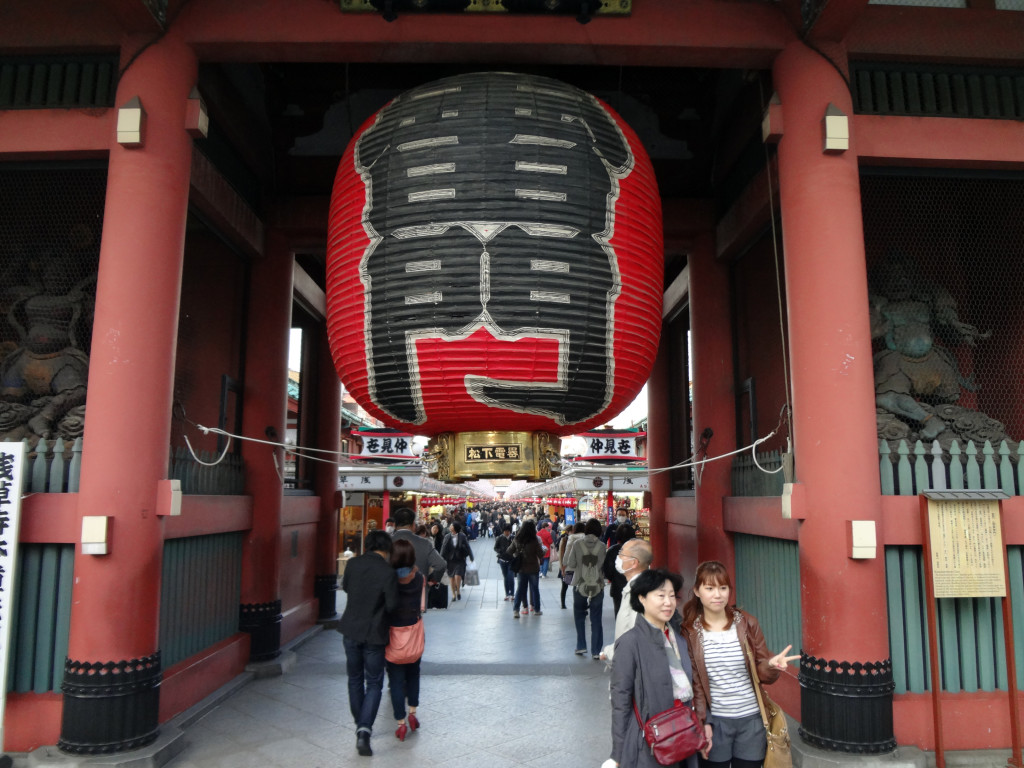 Sensō-ji Temple's Kaminarimon 雷門 Thunder Gate