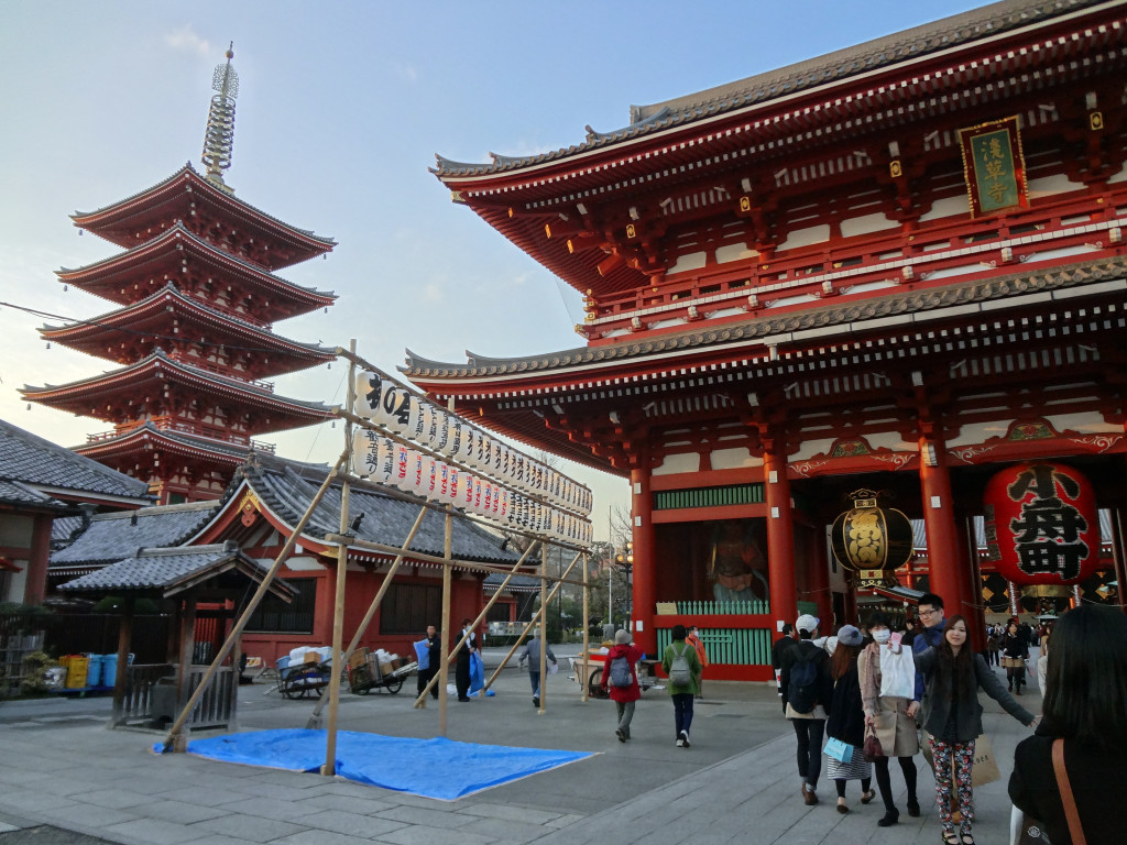 Hozomon and pagoda