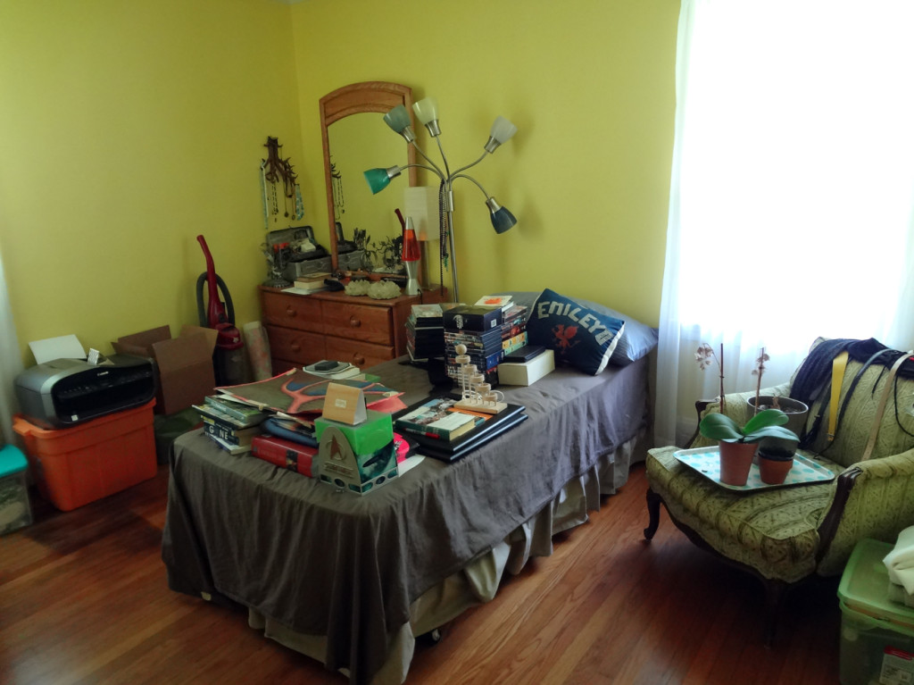 Minimalism Challenge: Clean Up Guest Room