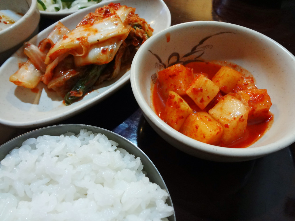 More banchan: cabbage kimchi, kkakdugi, and rice