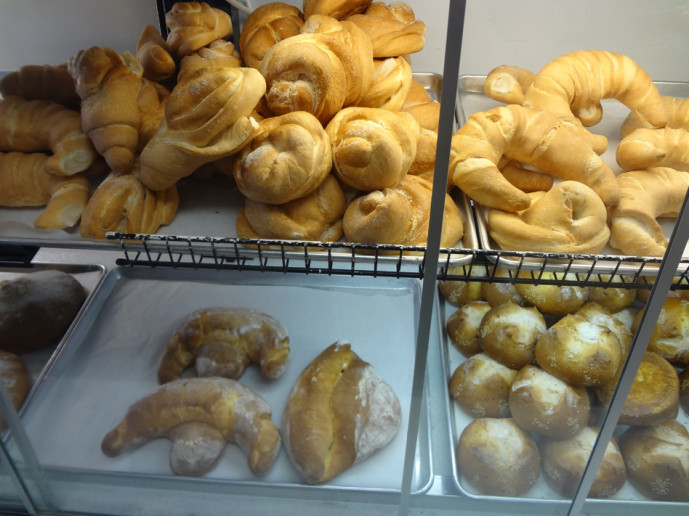 Pan Chapin bakery cases
